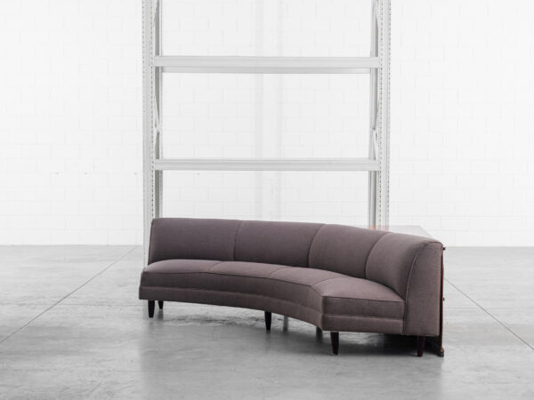 Martin Eisler - Sofá curvo com estante